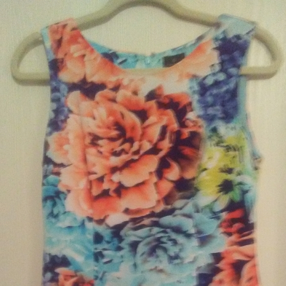 Classic A-frame floral dress fully lined - Picture 2 of 6